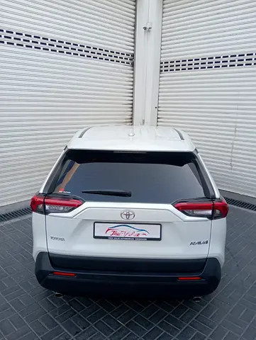 تویوتا RAV4 — نمای 2