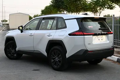 تویوتا RAV4 — نمای 3